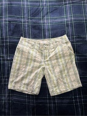 Y2K 2000s Green/white/yellow plaid shorts. Size 3.